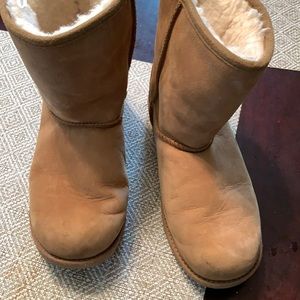 Ugg’s Size 4